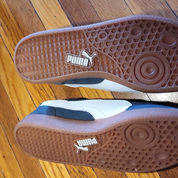 Men's 11 navy blue Puma Suede Shoes. White leather stripe. - Picture 7 of 7